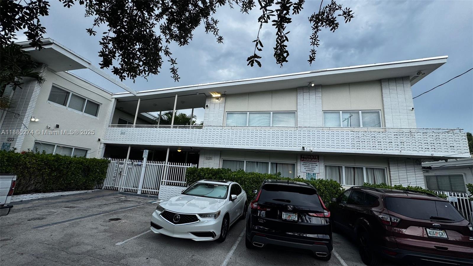 1225 Marseille Dr 26