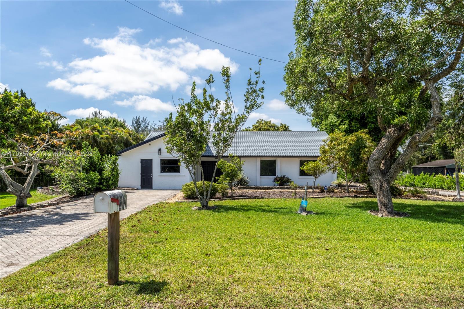 14840 Sw 21st St, Davie, Broward County, Florida - 4 Bedrooms  
3 Bathrooms - 