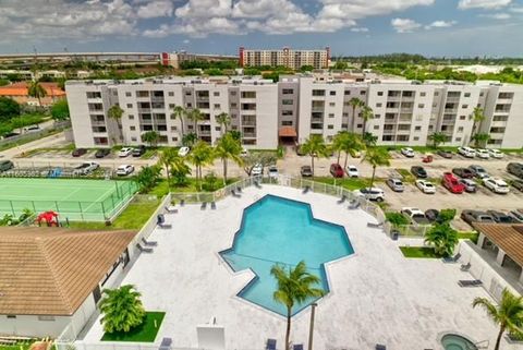 Condominium in Miami FL 8075 7 ST St 25.jpg