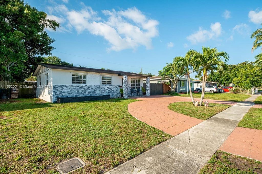 Photo of 7340 Garfield St, Hollywood, FL 33024 (MLS # A11552004)