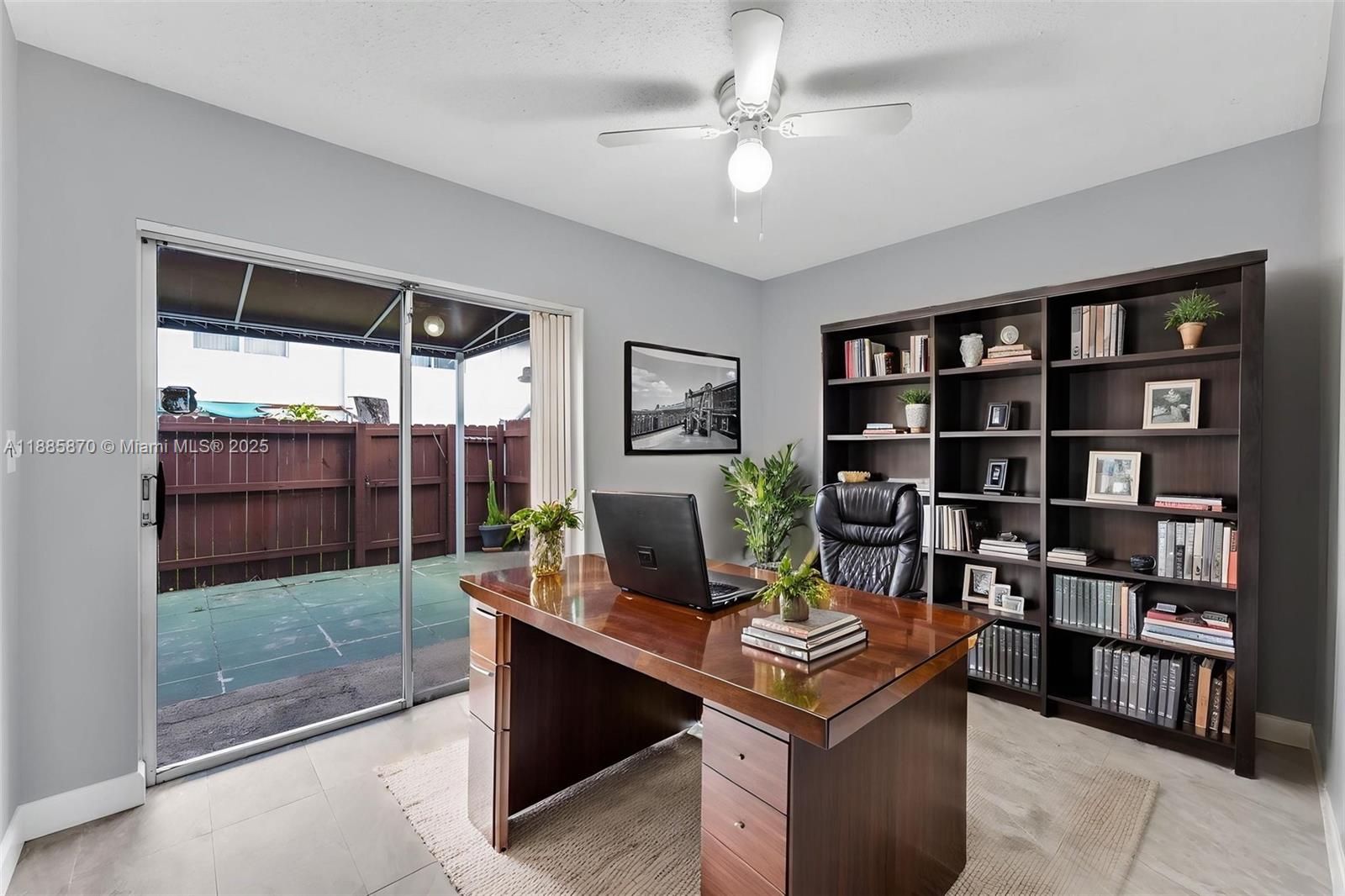 SNAPPER CREEK TOWNHOUSES - Residential