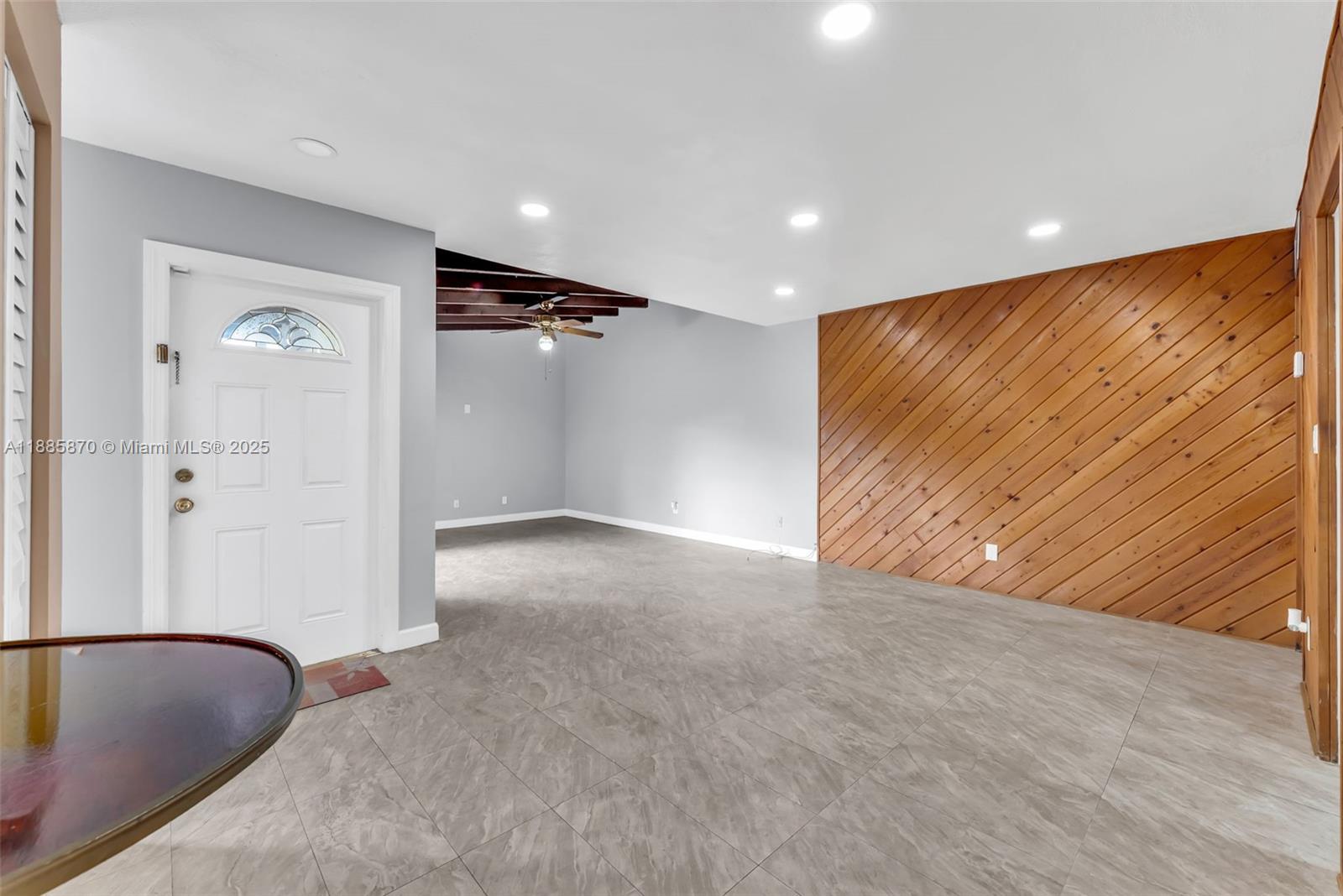 SNAPPER CREEK TOWNHOUSES - Residential