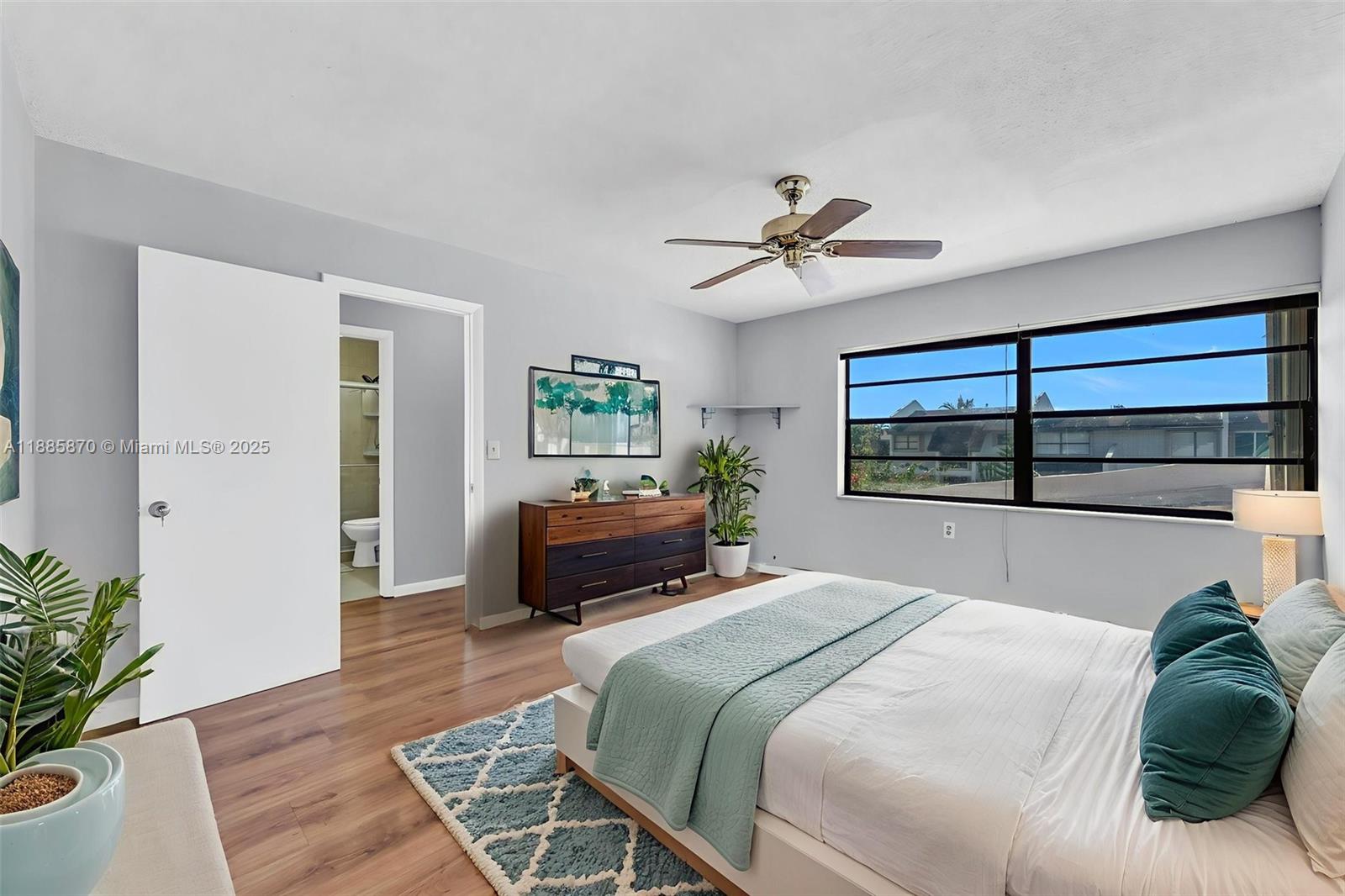 SNAPPER CREEK TOWNHOUSES - Residential