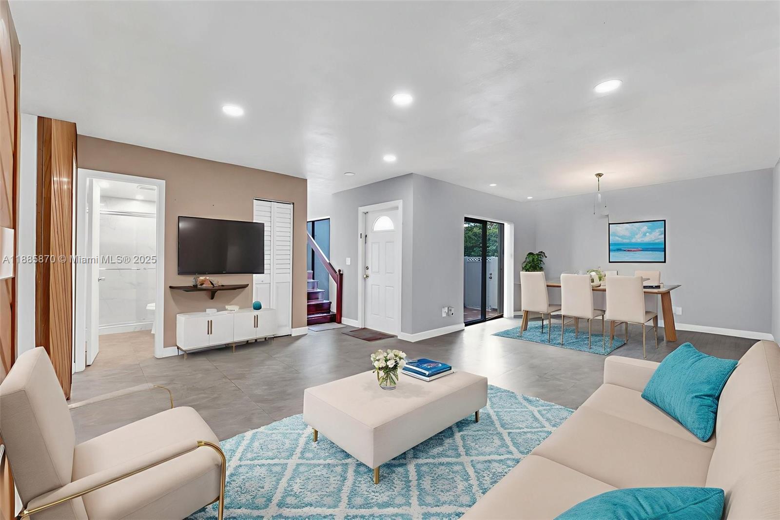 SNAPPER CREEK TOWNHOUSES - Residential
