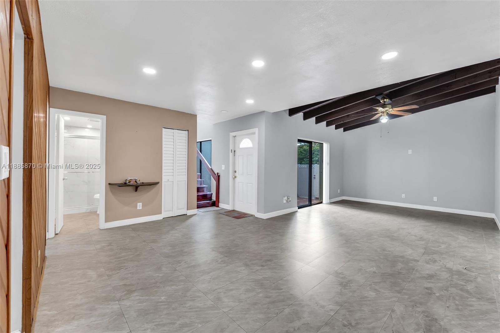 SNAPPER CREEK TOWNHOUSES - Residential