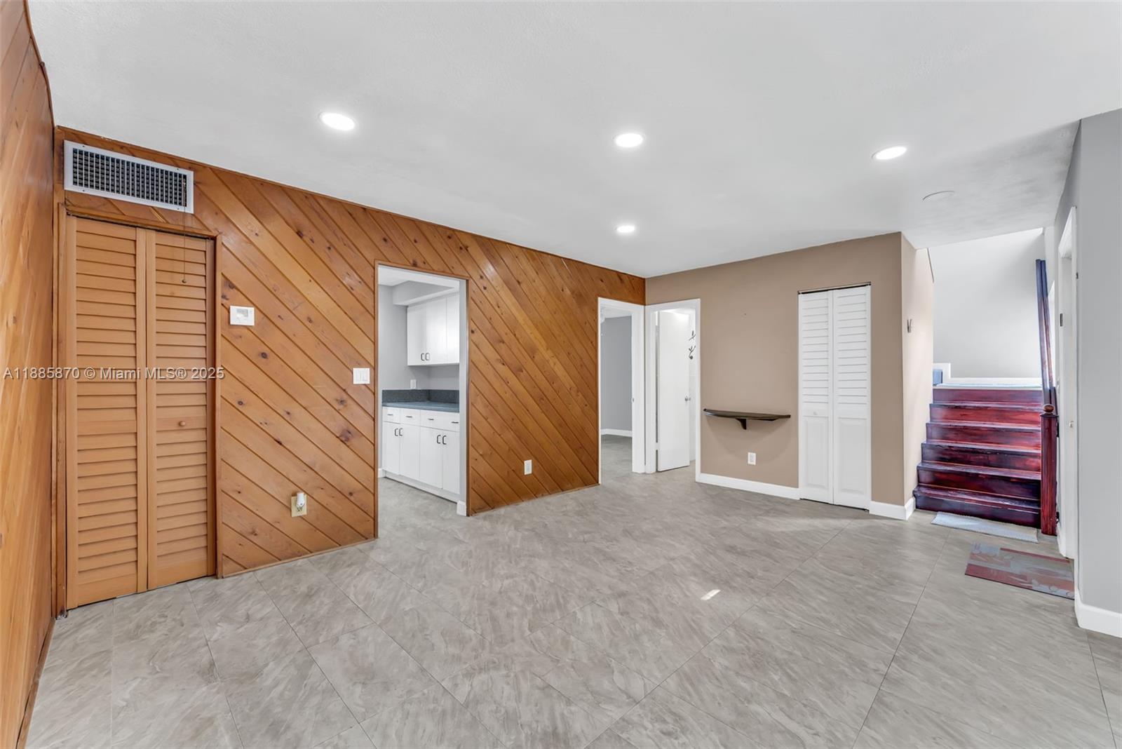 SNAPPER CREEK TOWNHOUSES - Residential