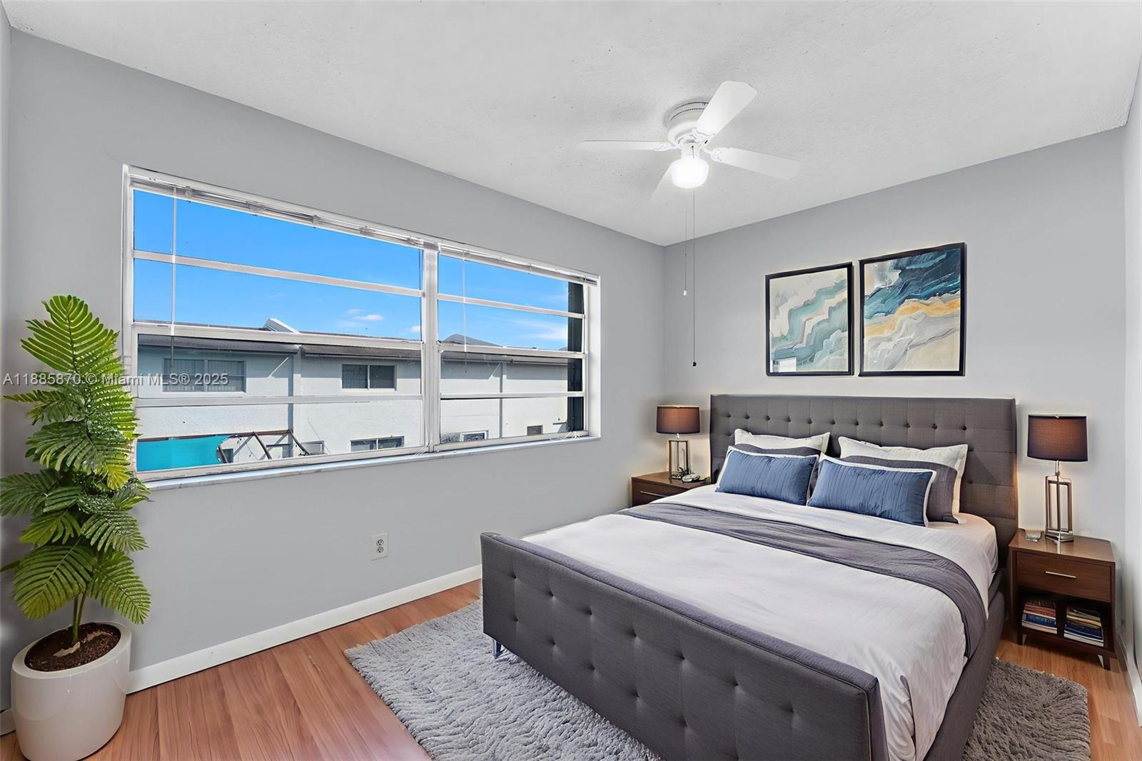 SNAPPER CREEK TOWNHOUSES - Residential