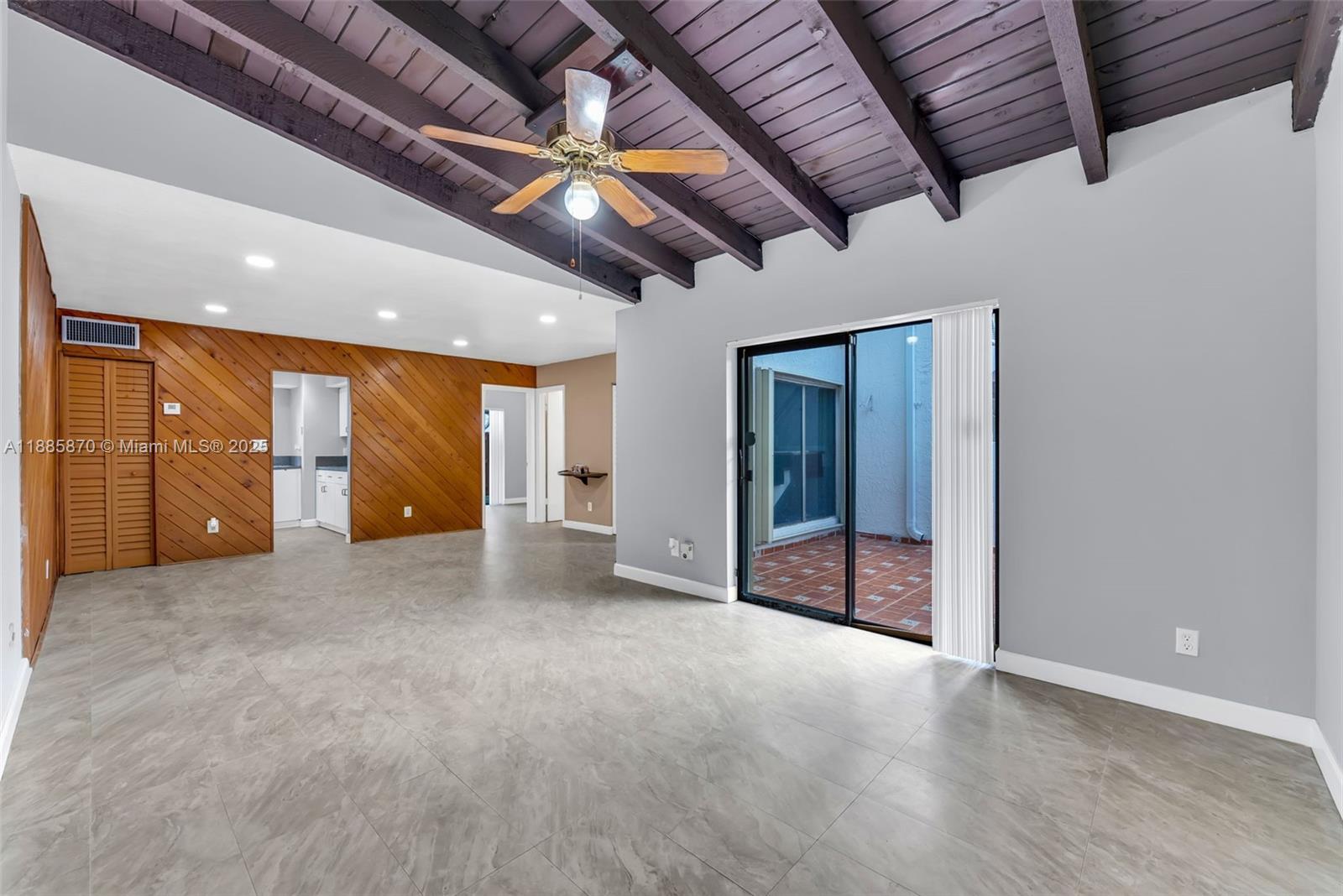 SNAPPER CREEK TOWNHOUSES - Residential