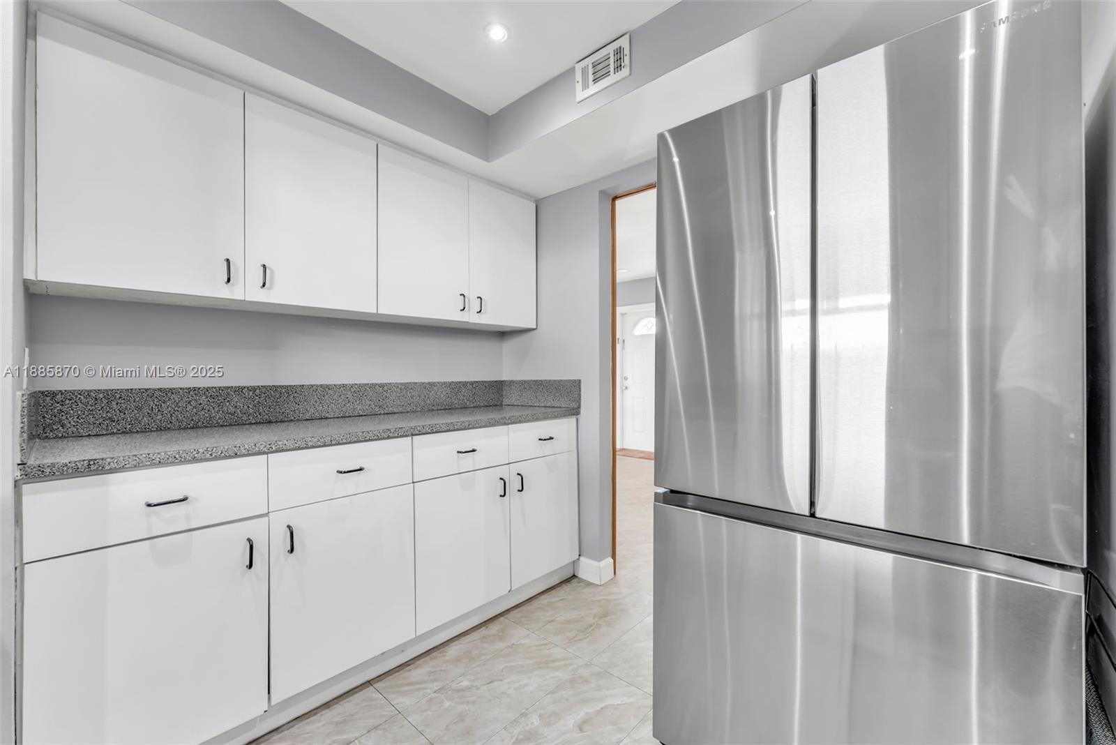 SNAPPER CREEK TOWNHOUSES - Residential