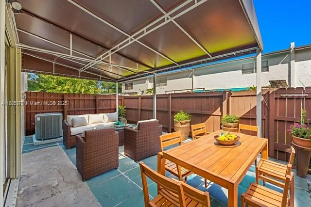 SNAPPER CREEK TOWNHOUSES - Residential