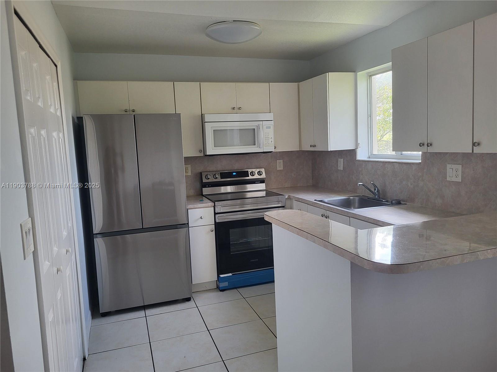 VENETIA GARDENS SOUTH CON - Residential Lease