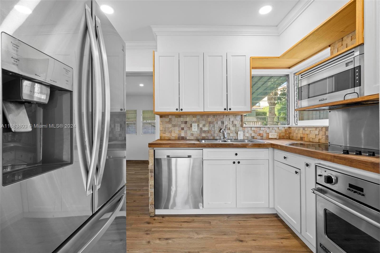 738 Fernwood Rd