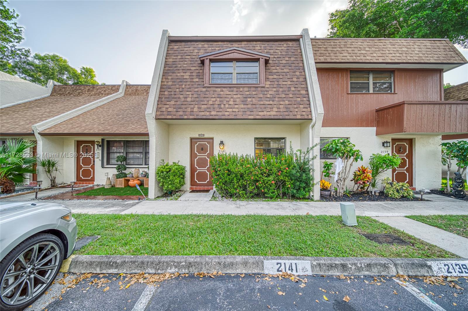 2141 N 14th Ave, Hollywood, Broward County, Florida - 2 Bedrooms  
3 Bathrooms - 