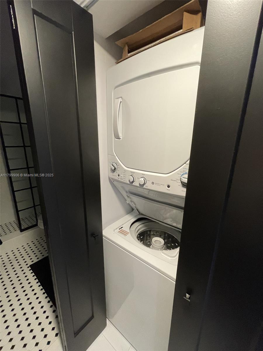 NORTHLAKE CONDO - Residential