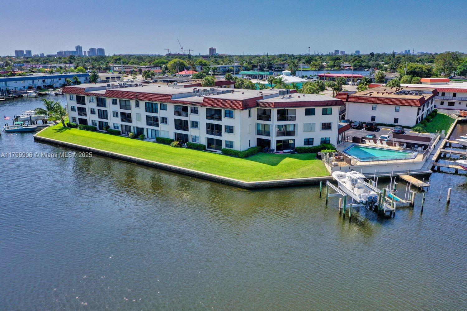 NORTHLAKE CONDO - Residential