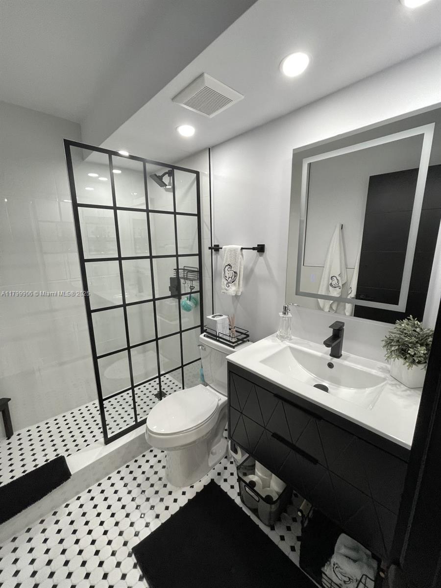 NORTHLAKE CONDO - Residential