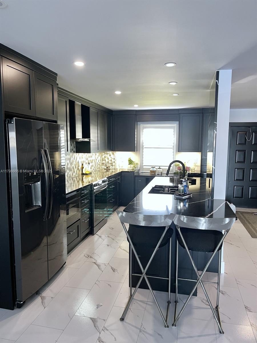 NORTHLAKE CONDO - Residential