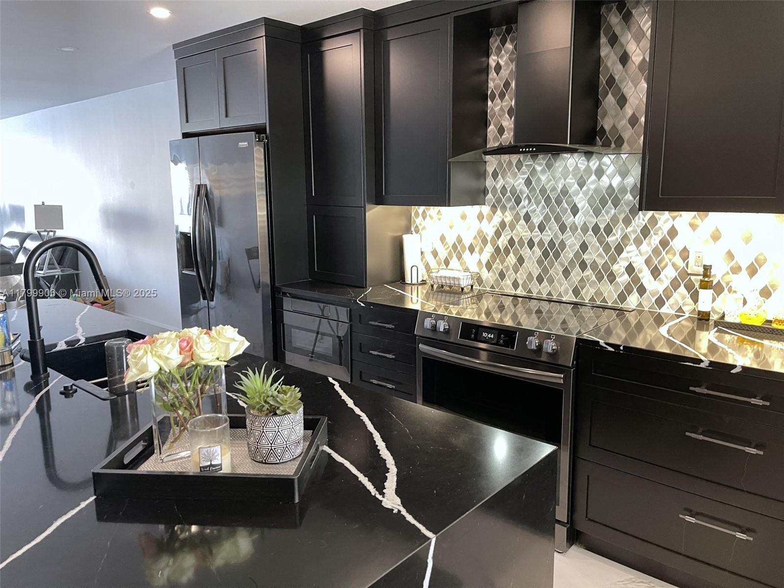 NORTHLAKE CONDO - Residential