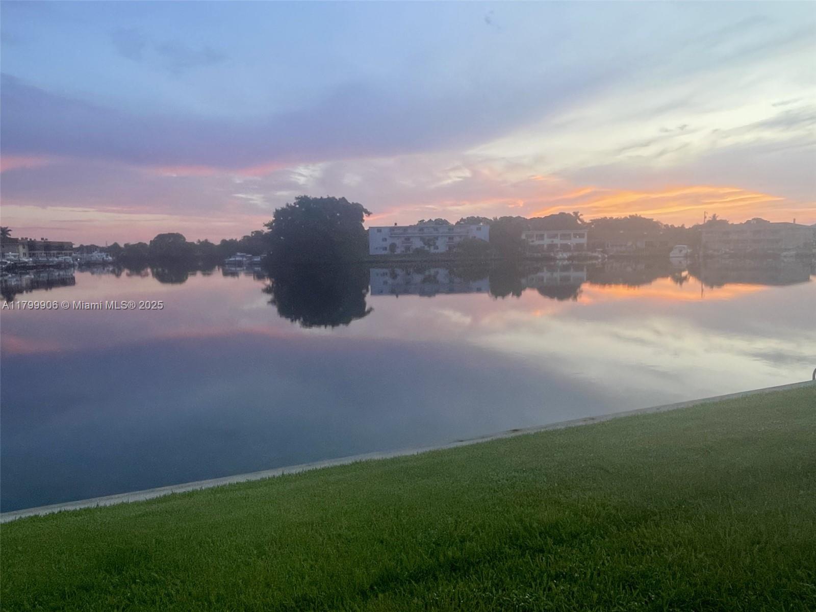 NORTHLAKE CONDO - Residential