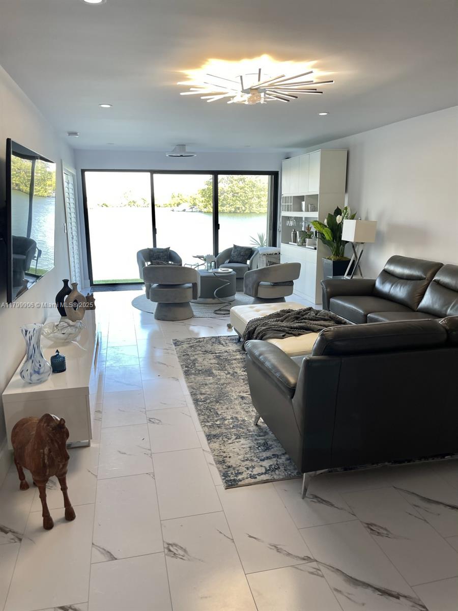 NORTHLAKE CONDO - Residential