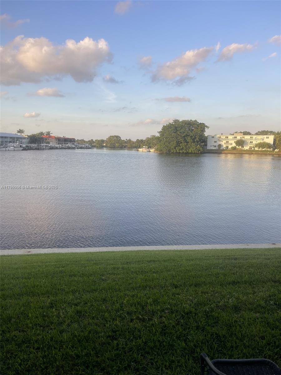 NORTHLAKE CONDO - Residential