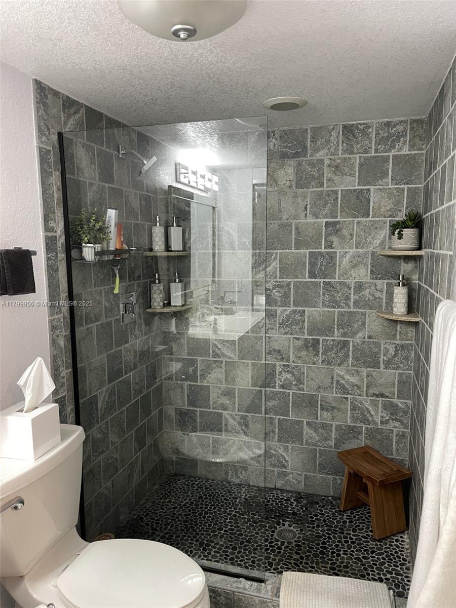 NORTHLAKE CONDO - Residential