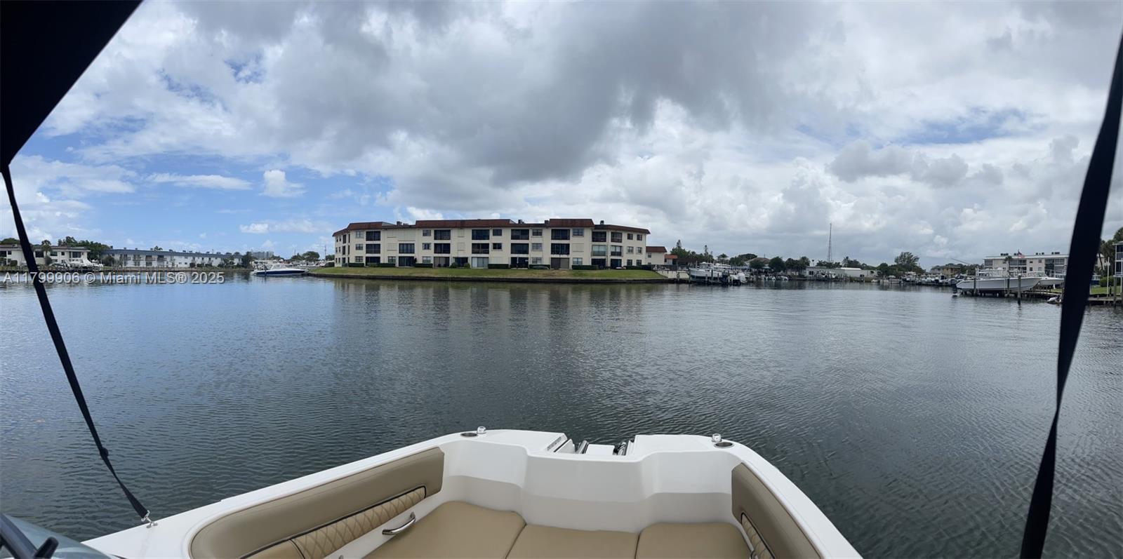NORTHLAKE CONDO - Residential