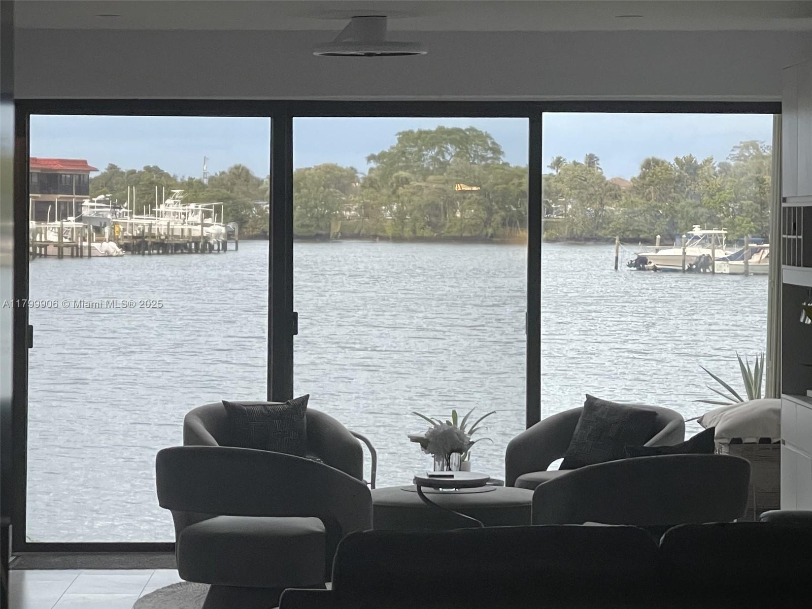 NORTHLAKE CONDO - Residential