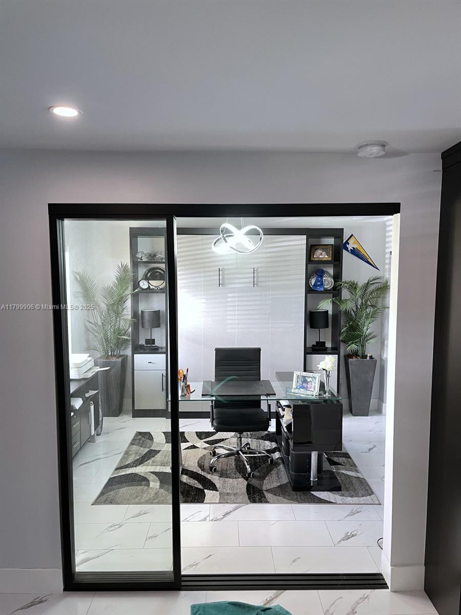 NORTHLAKE CONDO - Residential