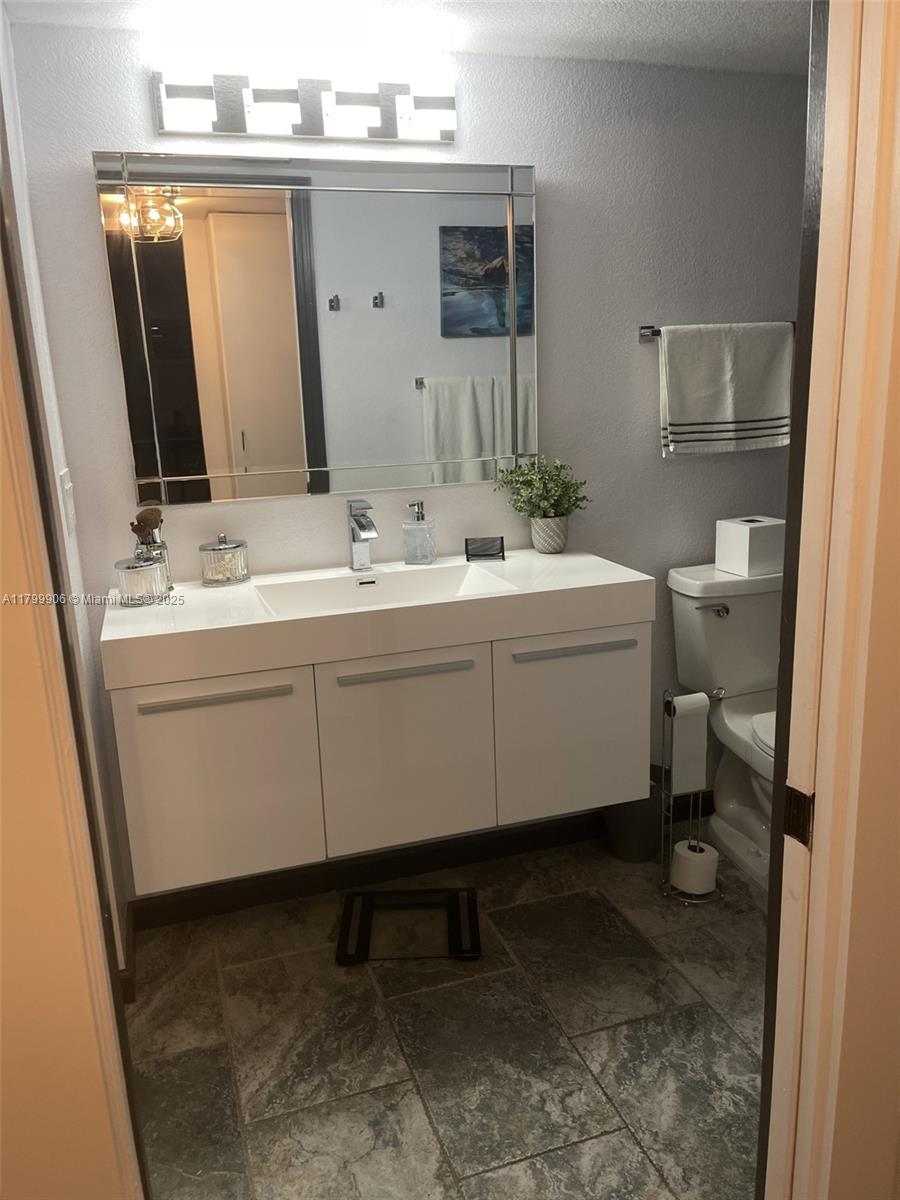 NORTHLAKE CONDO - Residential