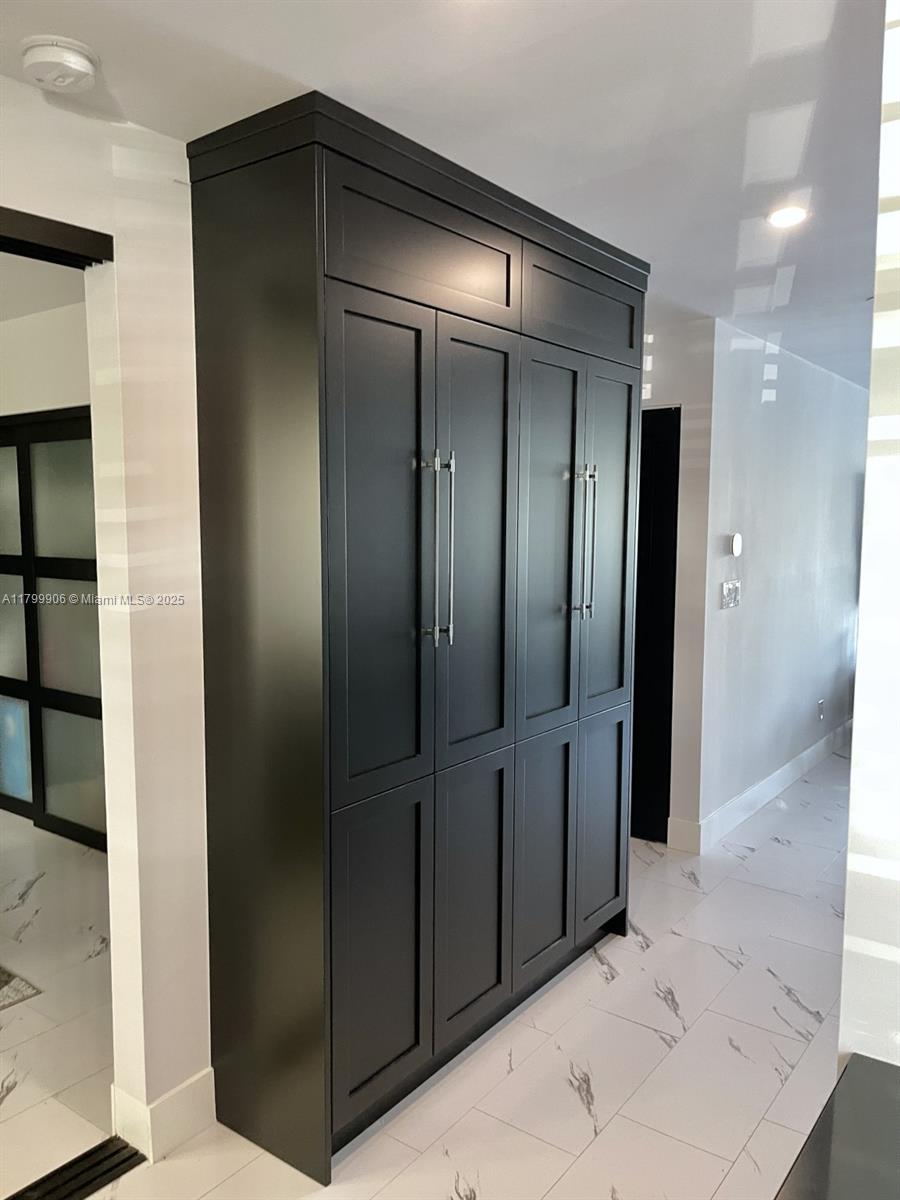 NORTHLAKE CONDO - Residential