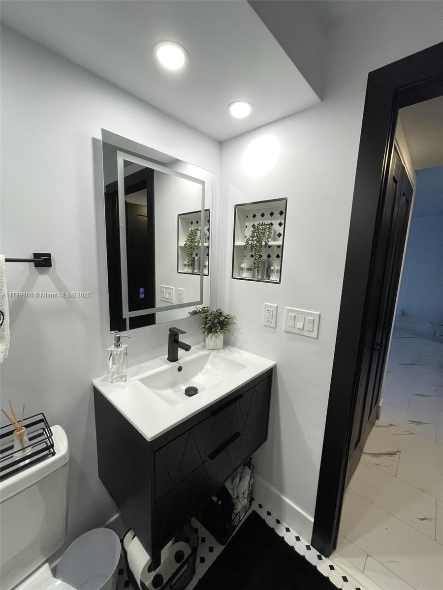 NORTHLAKE CONDO - Residential
