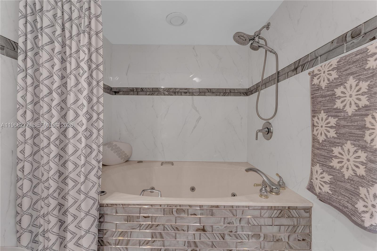 GALLEON CONDO - Residential