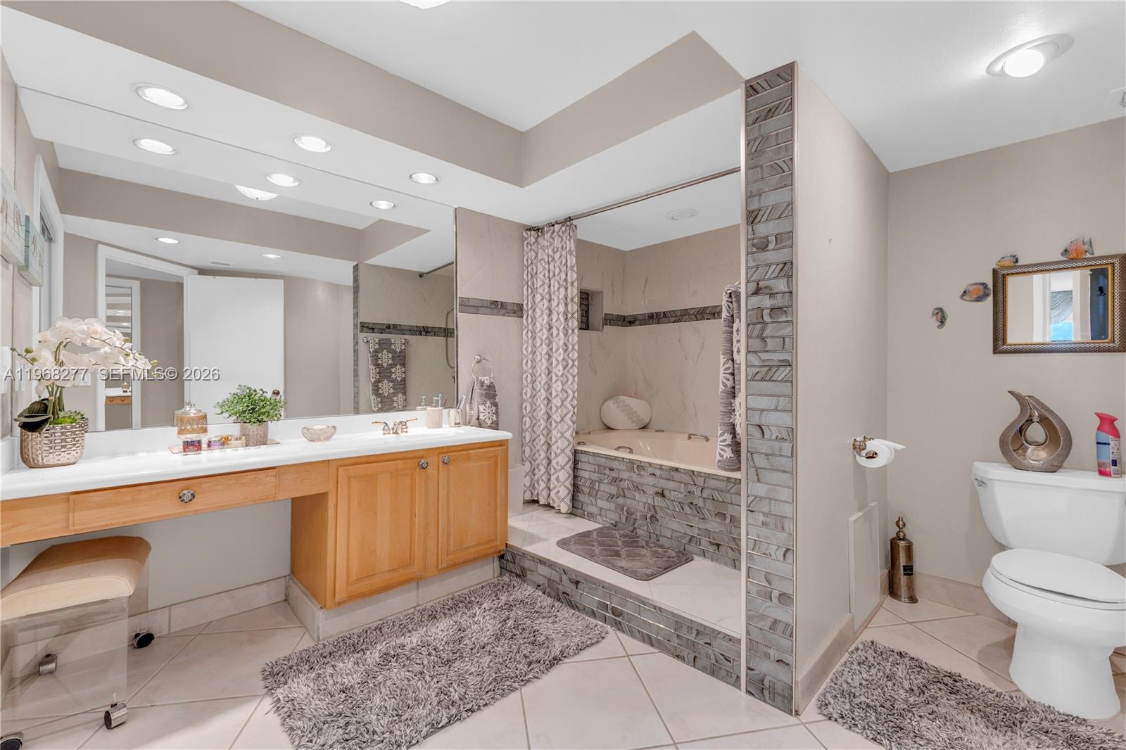 GALLEON CONDO - Residential