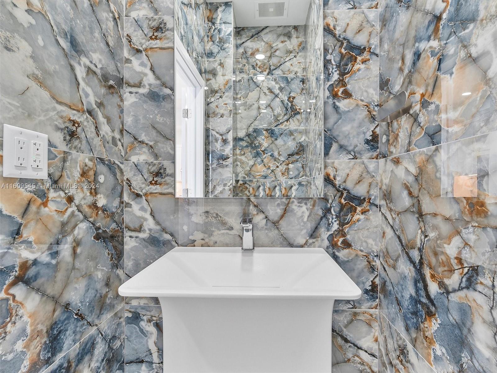 THE COURTYARDS AT THE POI - Residential