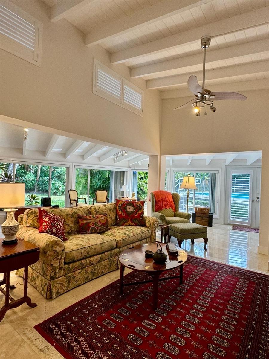 HOLIDAY ESTS - Residential