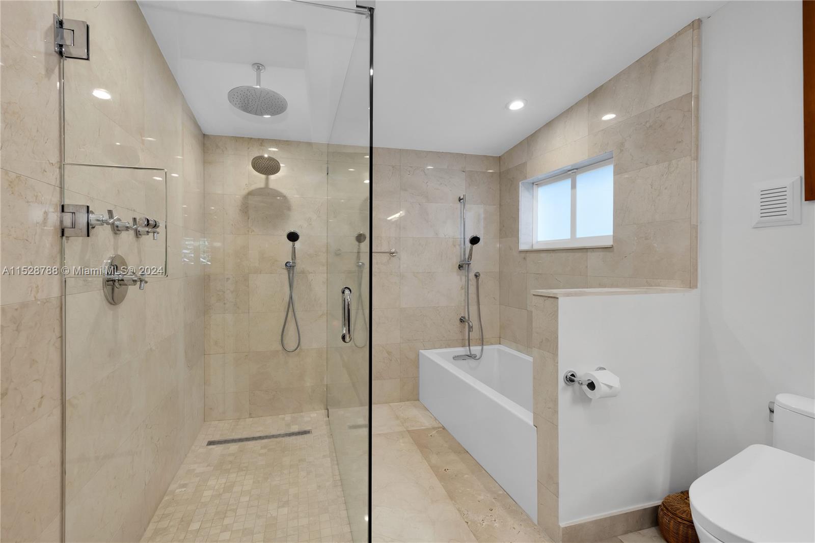 HOLIDAY ESTS - Residential