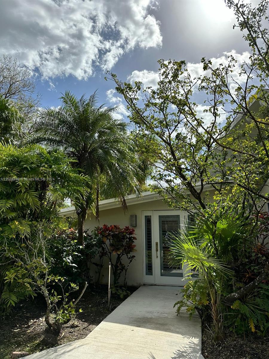 HOLIDAY ESTS - Residential