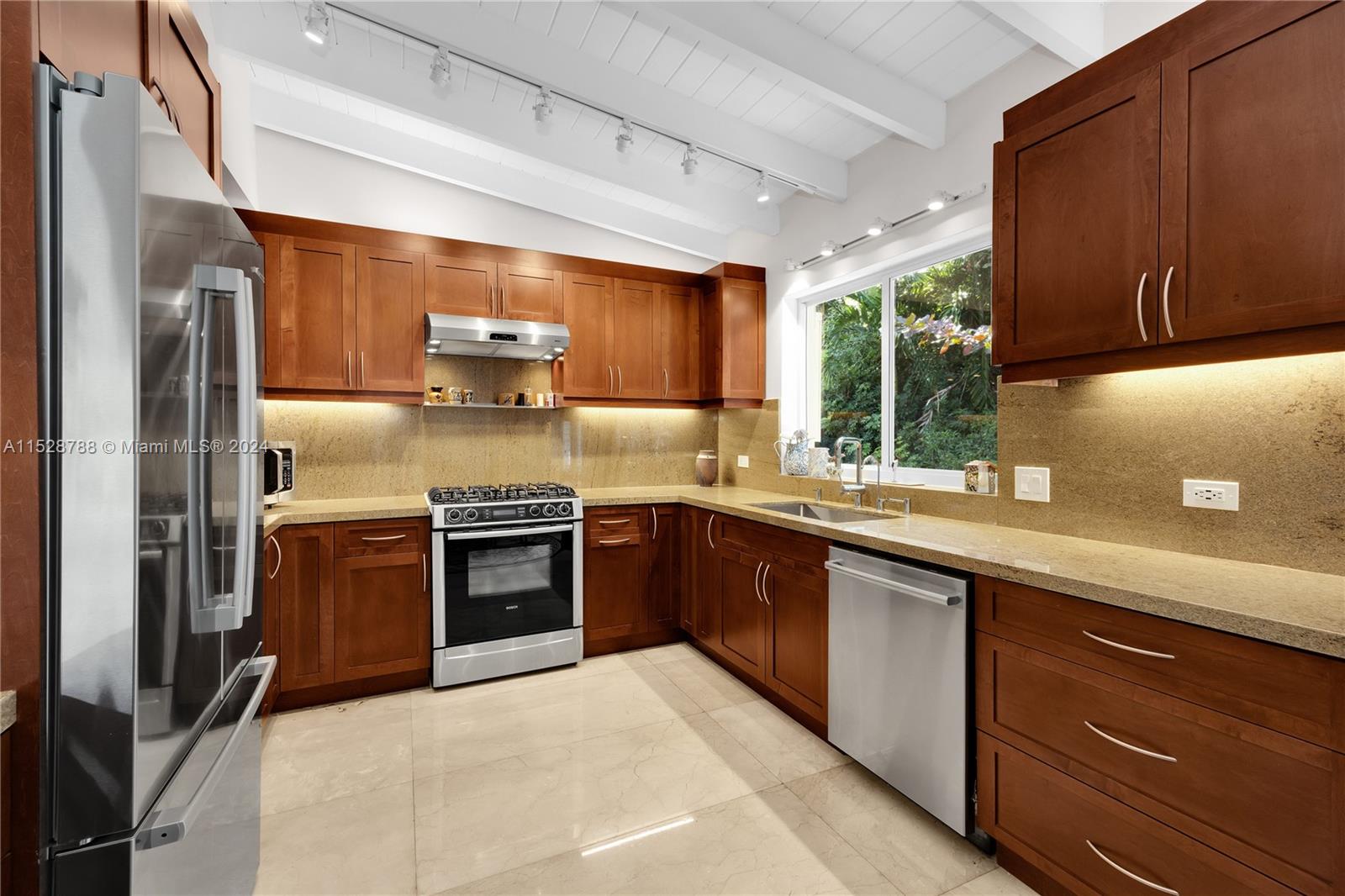 HOLIDAY ESTS - Residential