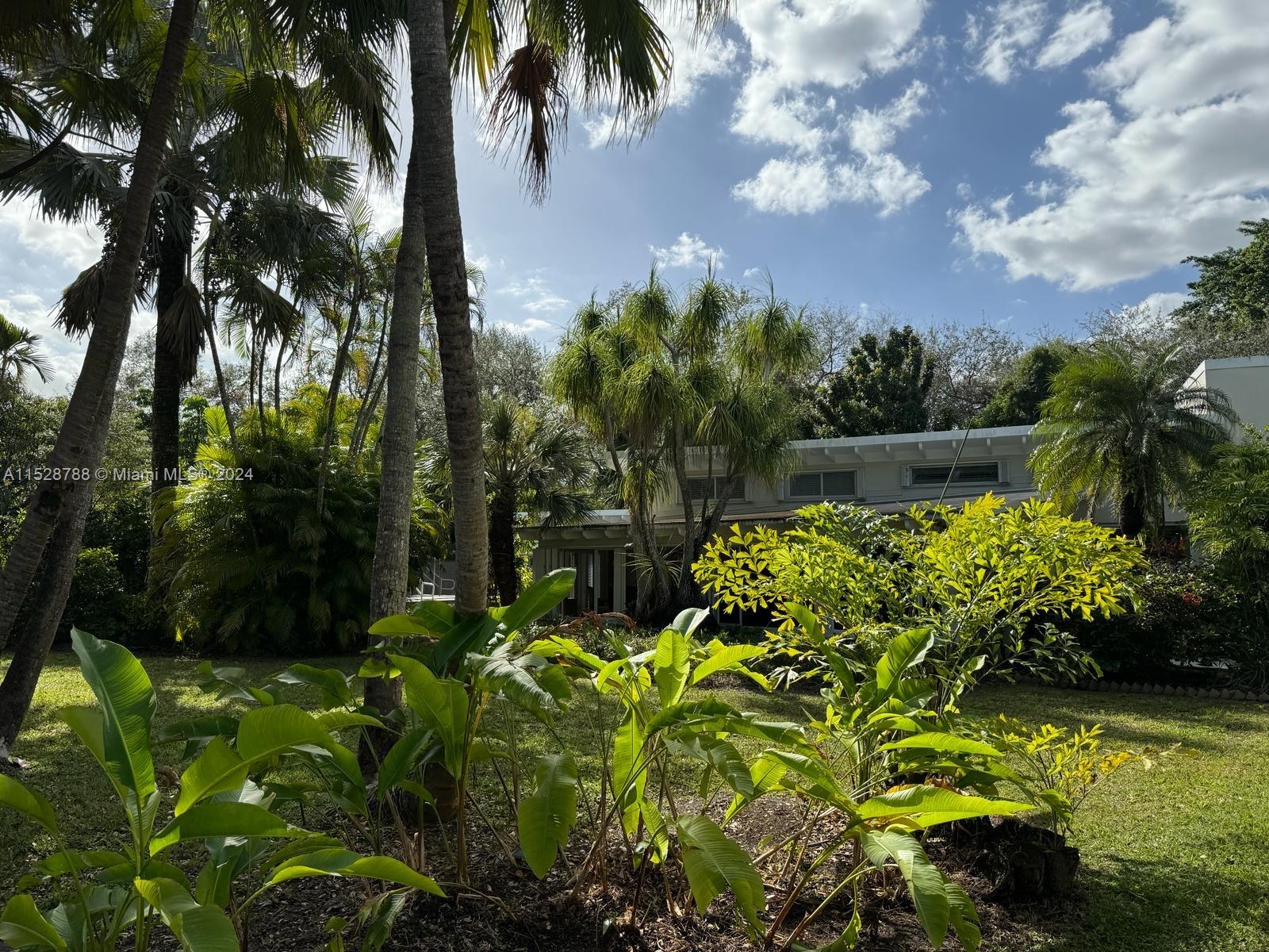 HOLIDAY ESTS - Residential