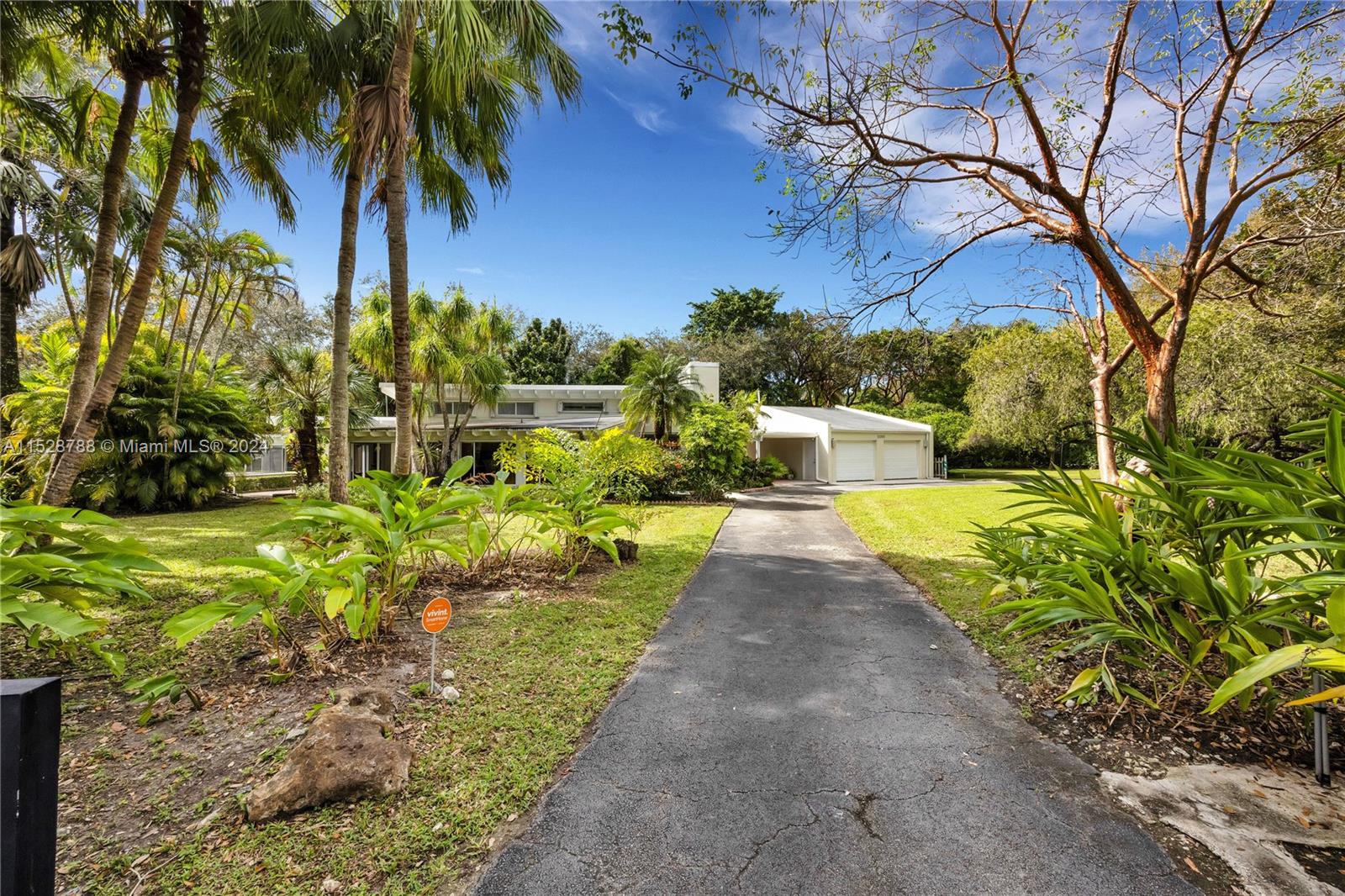 HOLIDAY ESTS - Residential