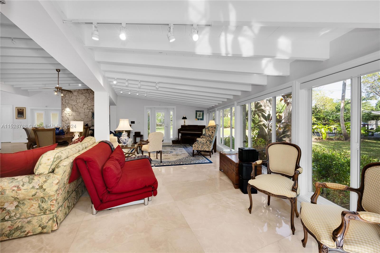 HOLIDAY ESTS - Residential