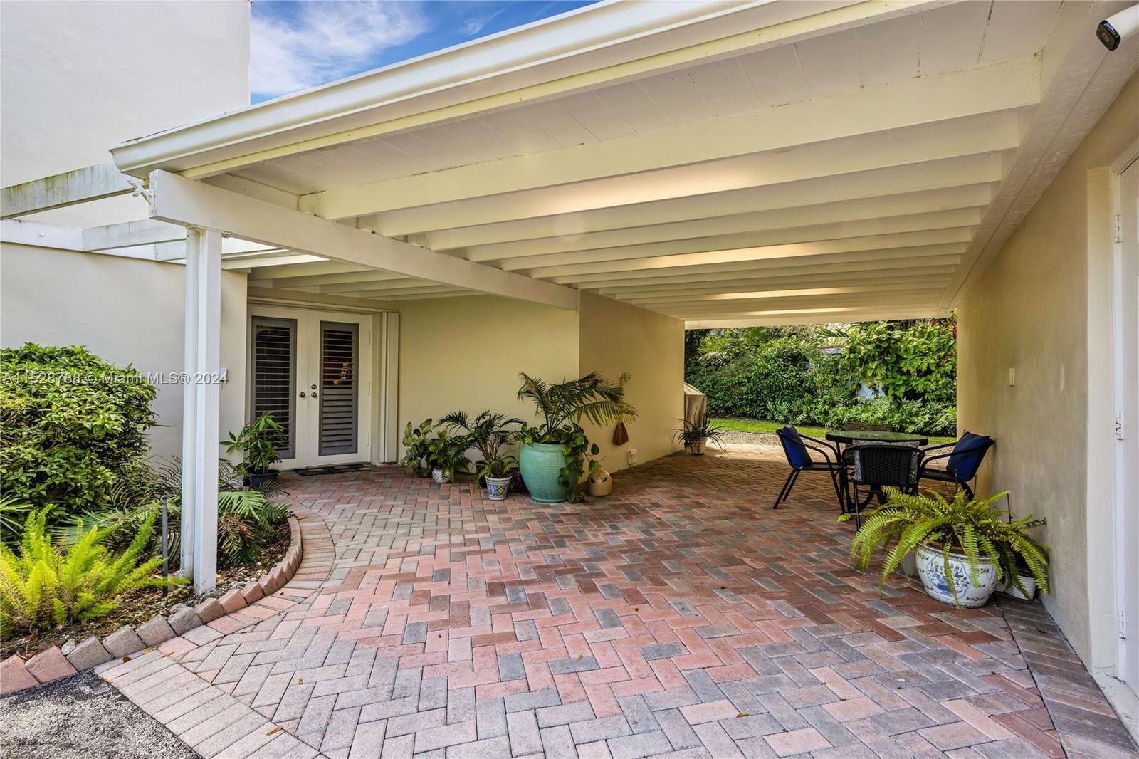 HOLIDAY ESTS - Residential