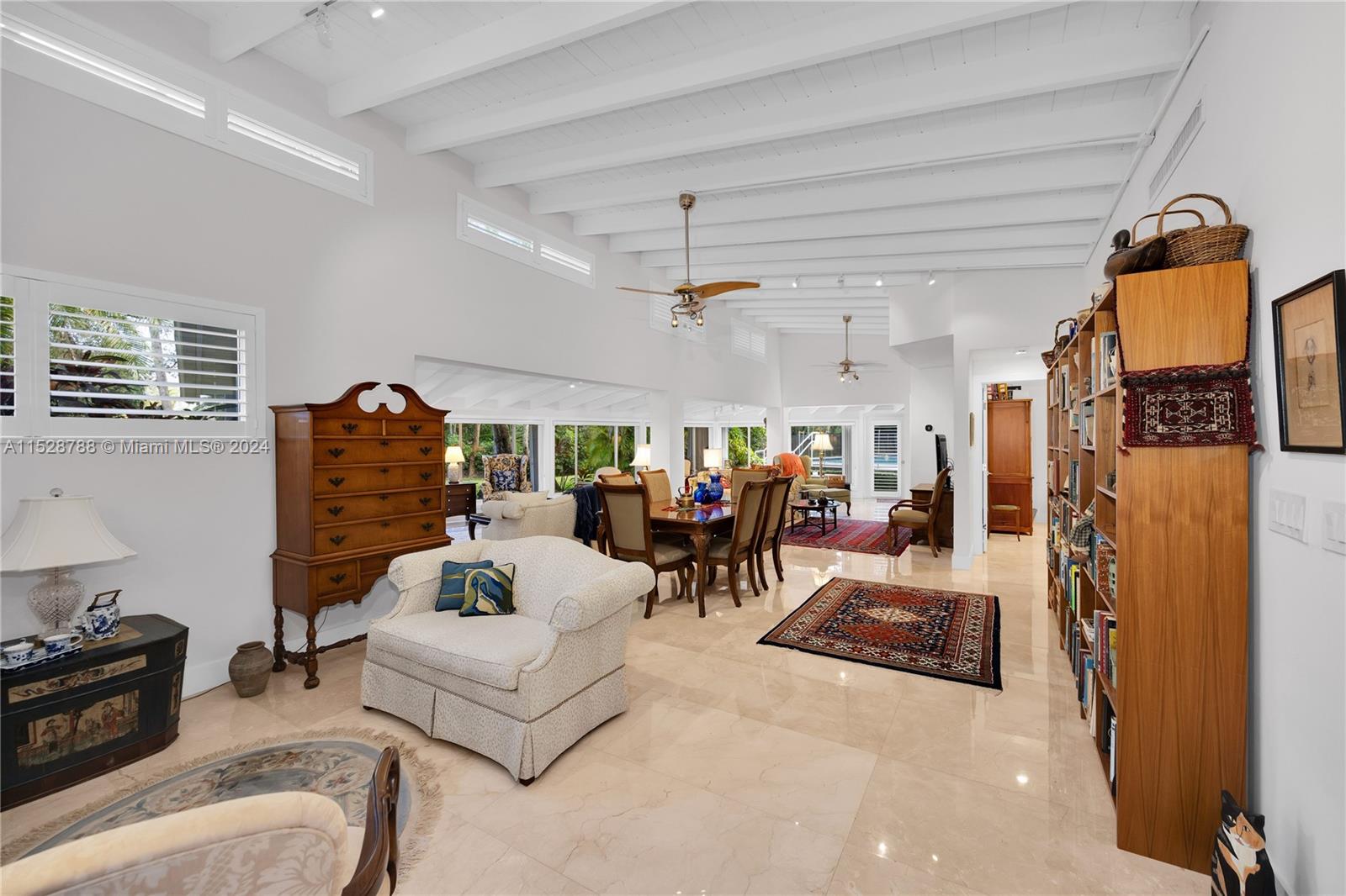 HOLIDAY ESTS - Residential