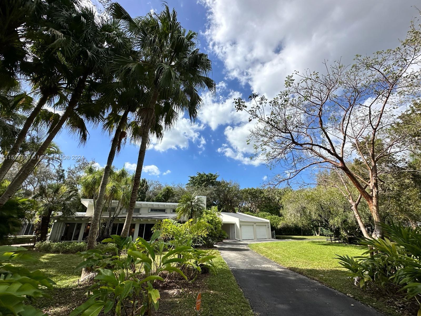 HOLIDAY ESTS - Residential