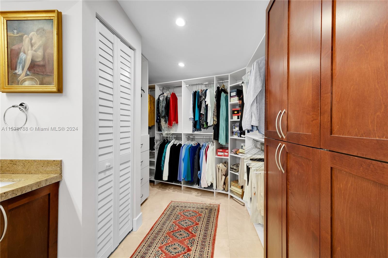 HOLIDAY ESTS - Residential