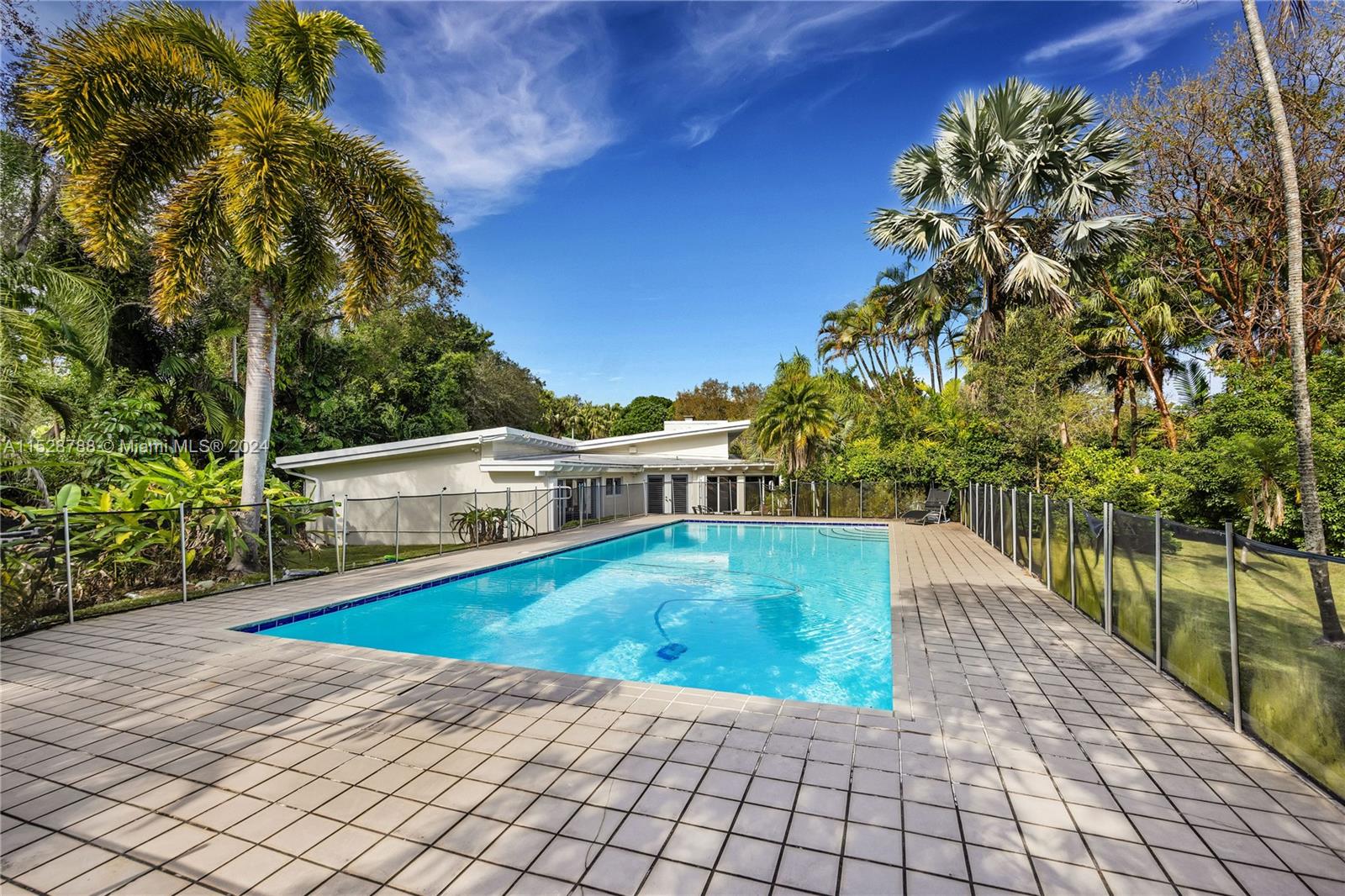 HOLIDAY ESTS - Residential