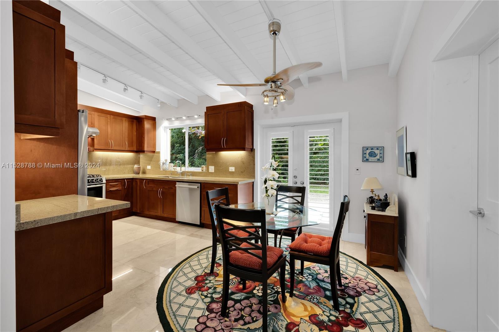 HOLIDAY ESTS - Residential