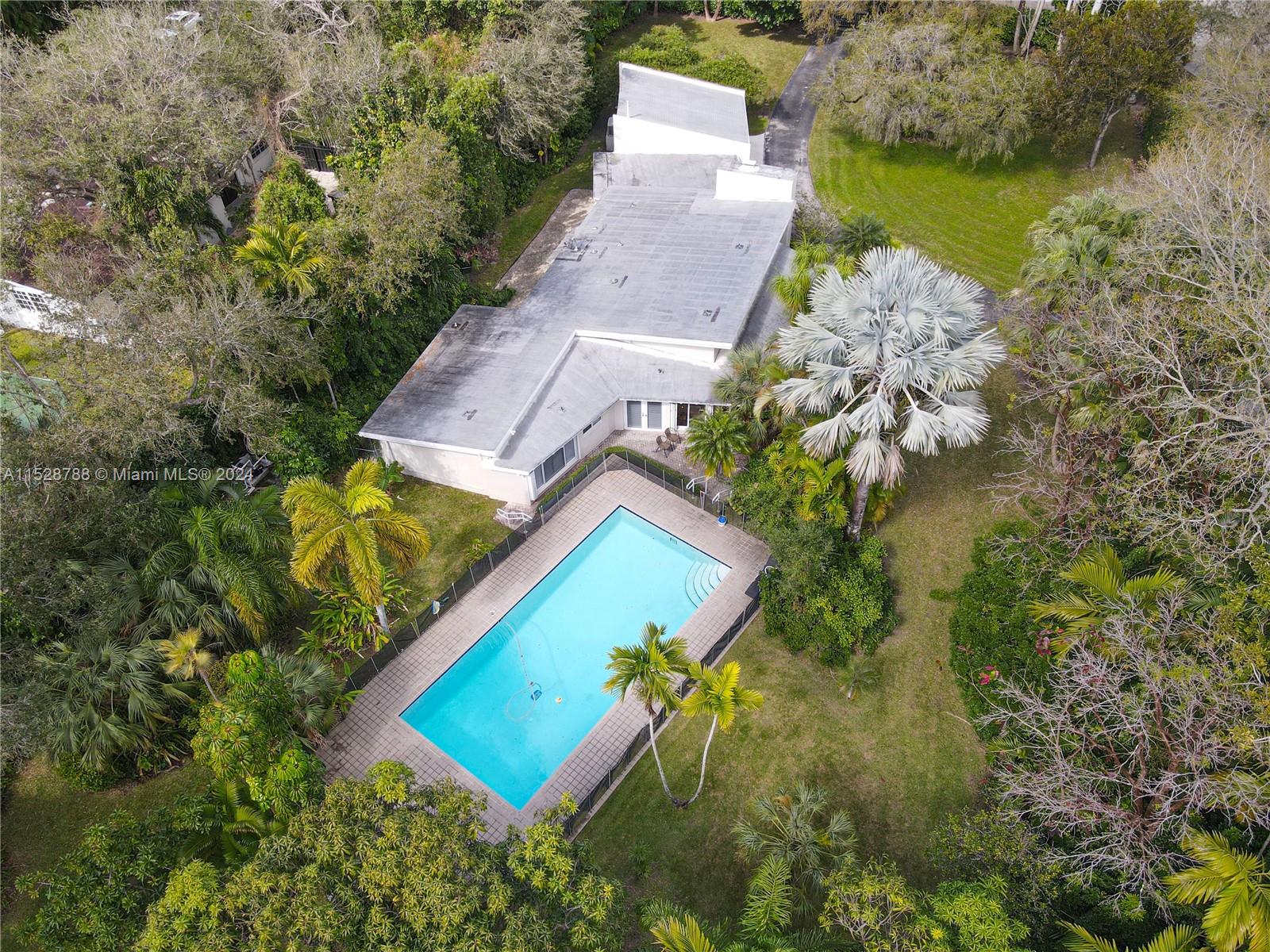 HOLIDAY ESTS - Residential