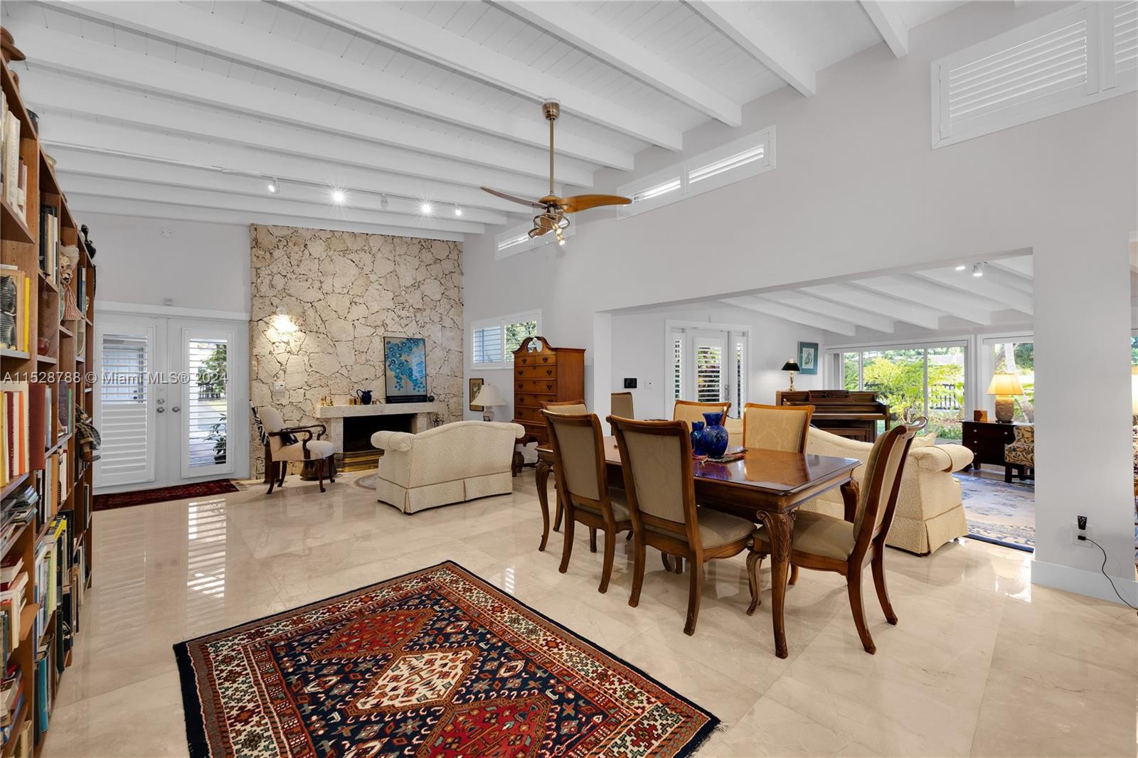 HOLIDAY ESTS - Residential